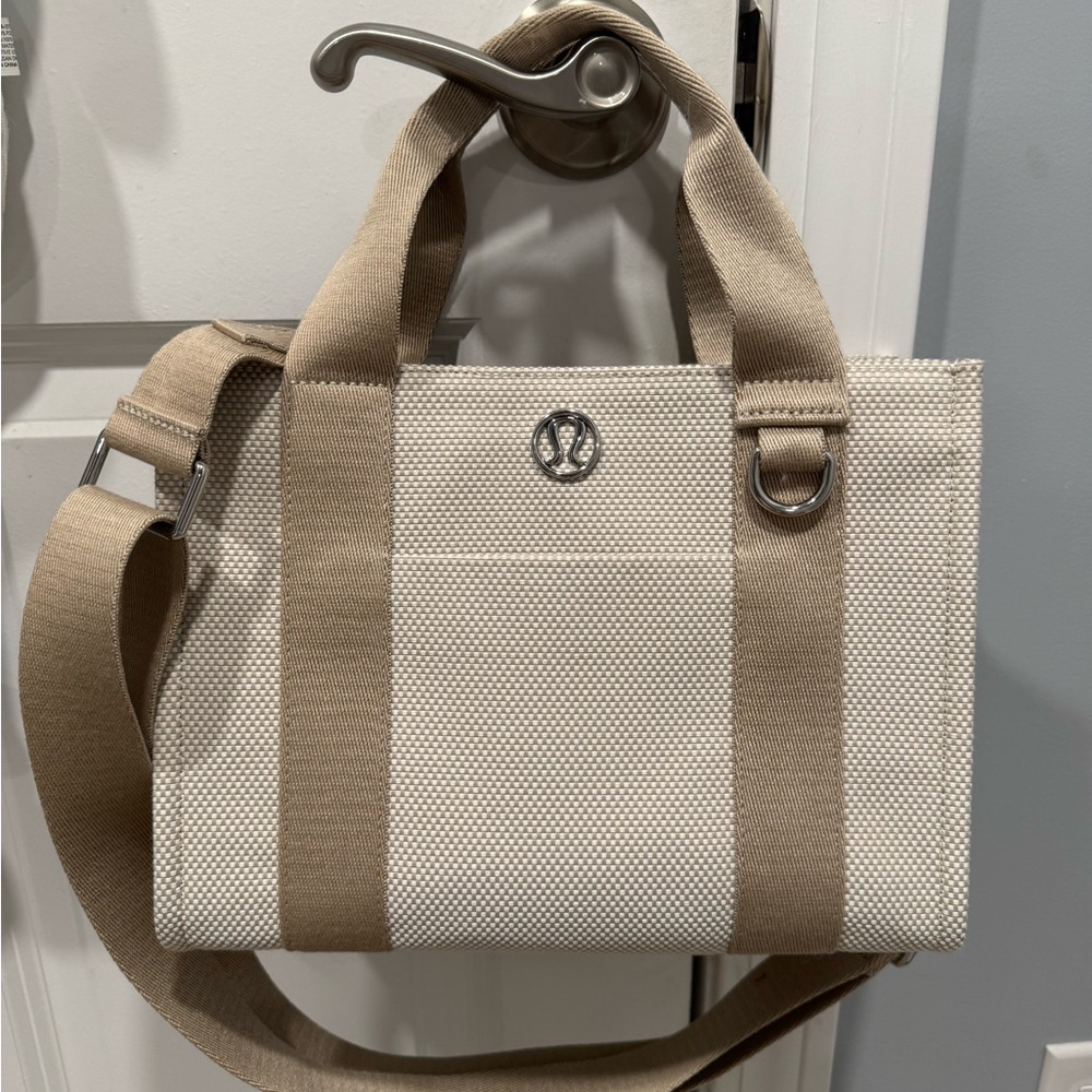 lululemon mini tote bag